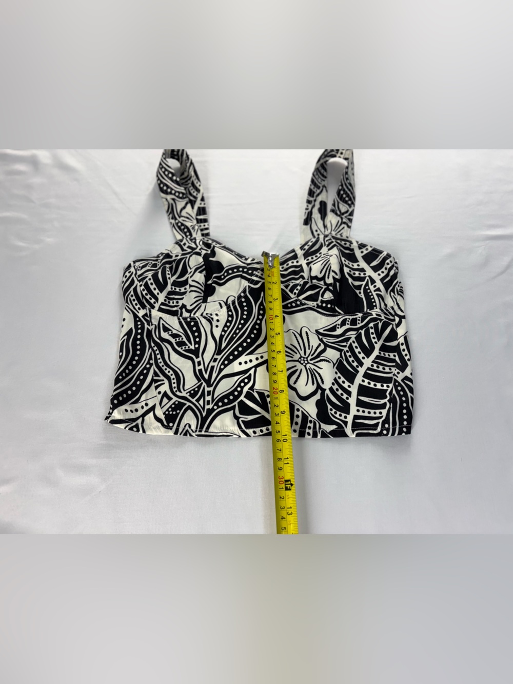 Rose + Olive Tropical Floral Crop Top Black White Size M NWT - Picture 6 of 9